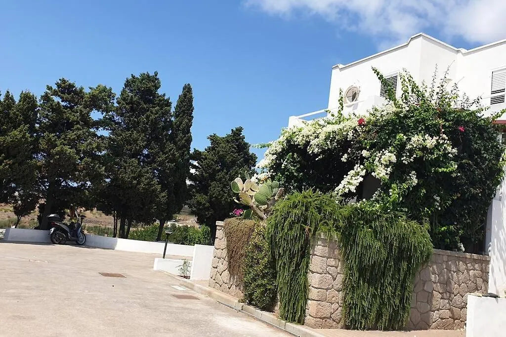 Apartment With Garden In Pianoconte -Lipari